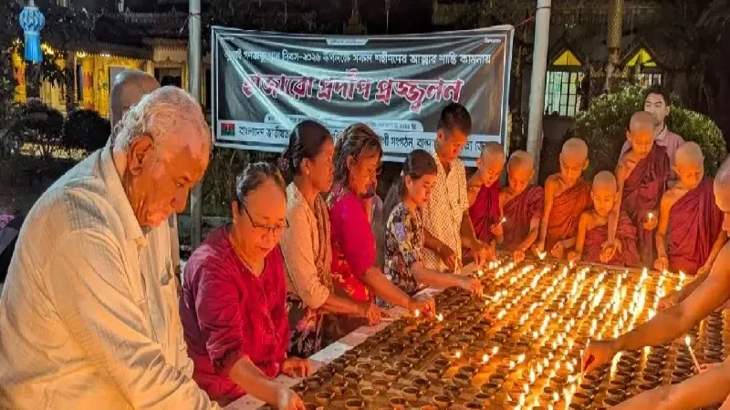 বান্দরবানে জুলাই গণঅভ্যুত্থানে শহিদদের স্মরণে হাজারো প্রদীপ প্রজ্জ্বলন
