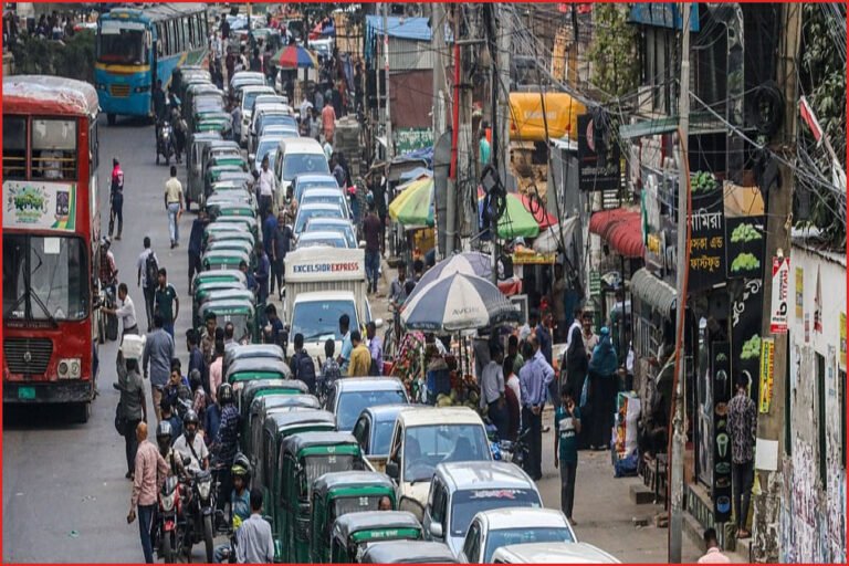 বৈরী আবহাওয়ায় এলএনজি খালাসে বাধা, দেশে গ্যাসের সংকট আরও বাড়বে