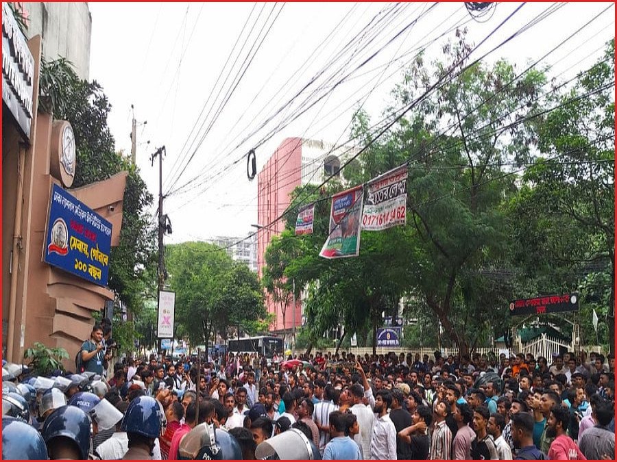 রাজধানীর বিভিন্ন স্থানে ছাত্রদল ও শিবিরের মধ্যে সংঘর্ষ