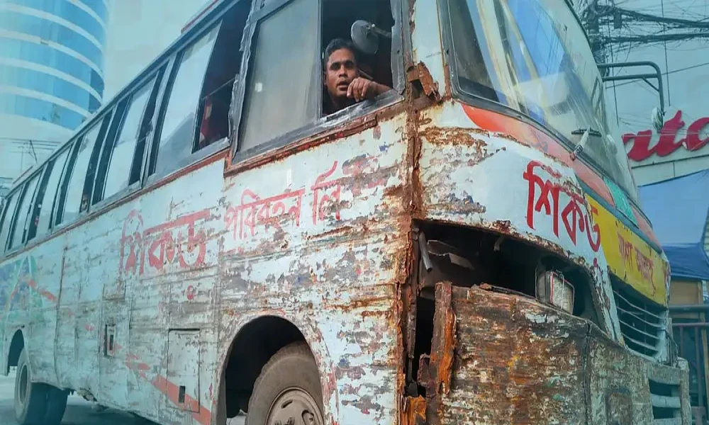 রাজধানীর ২৩ শতাংশ বাস চলছে কোনো বৈধ ফিটনেস সনদ ছাড়াই