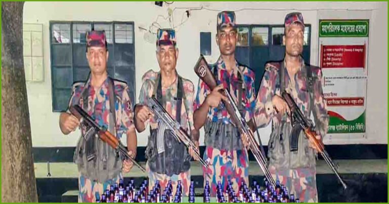 শিবগঞ্জ সীমান্তে ৯৮ বোতল ভারতীয় এস্কাফ সিরাপসহ বিজিবির অভিযান