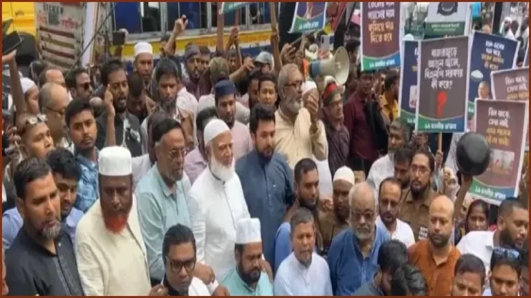 সচিবালয় অভিমুখে ১১ দলীয় জোটের পদযাত্রা আটকে দিল পুলিশ