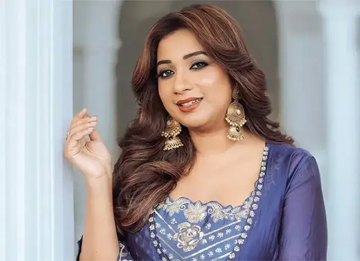 বিনোদন জগতের অন্ধকার দিক নিয়ে মুখ খুললেন জনপ্রিয় কণ্ঠশিল্পী শ্রেয়া ঘোষাল