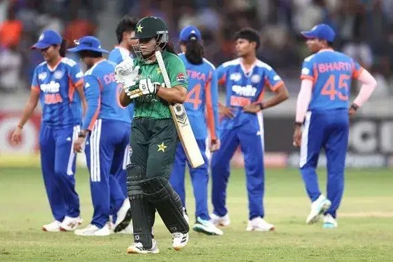 নারী এশিয়া কাপে ভারতের কাছে পাকিস্তানের শোচনীয় হার, রেকর্ড গড়ার ম্যাচে বিব্রতকর ব্যাটিং