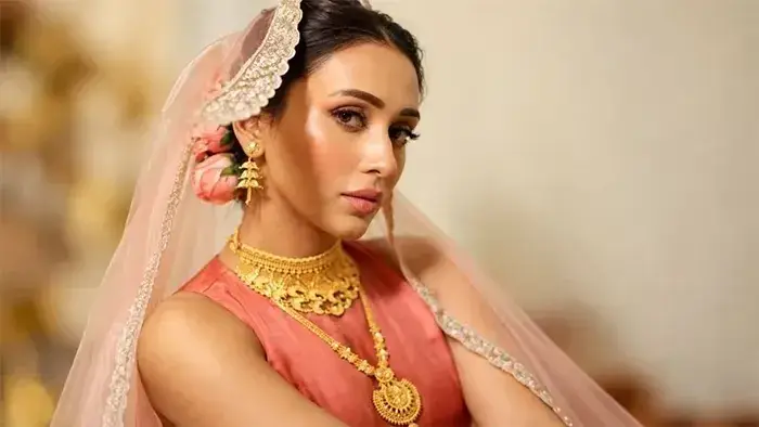 নৌবাহিনী কর্মকর্তার সঙ্গে বিয়ের পিঁড়িতে বসছেন মিমি চক্রবর্তী