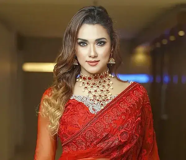 নতুন তিন সিনেমার অপেক্ষায় চিত্রনায়িকা ববি