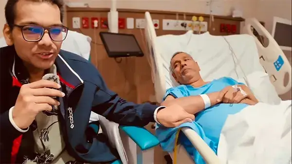 ছেলের পাশে দাঁড়িয়ে নিজে অসুস্থ