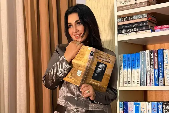 লাইব্রেরিতে নতুন বার্তা দিলেন অপু বিশ্বাস