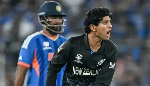 বিজ্ঞাপনের শুটিংয়ে চোট: ভারত সিরিজ থেকে ছিটকে গেলেন রাচিন