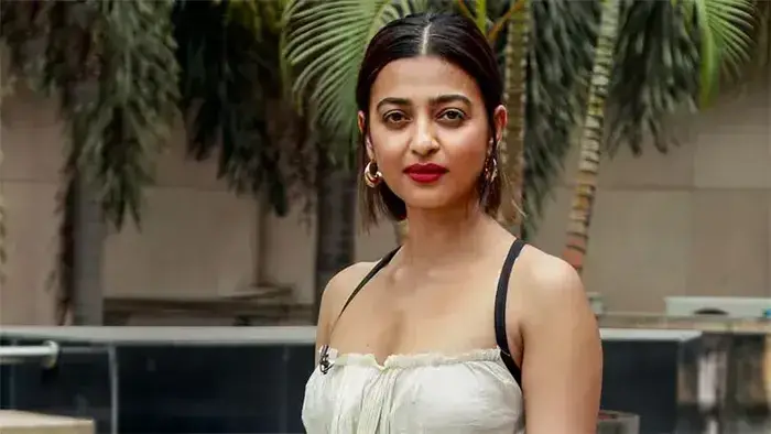 অন্তরঙ্গ দৃশ্য ফাঁসে আতঙ্কিত রাধিকা আপ্তে