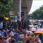 নিয়োগপত্র না পাওয়ায় শাহবাগে প্রাথমিক শিক্ষকদের অবস্থান কর্মসূচি