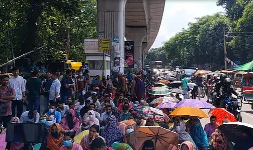 নিয়োগপত্র না পাওয়ায় শাহবাগে প্রাথমিক শিক্ষকদের অবস্থান কর্মসূচি