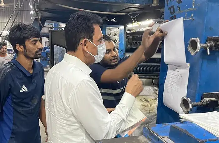 মধ্যরাতে রাজধানীর ৬টি প্রেসে শিক্ষামন্ত্রীর আকস্মিক পরিদর্শন
