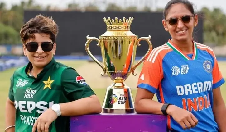 নারী এশিয়া কাপে ভারত-পাকিস্তান দ্বৈরথ: টসের সময় হাত মেলাবেন কি দুই অধিনায়ক?