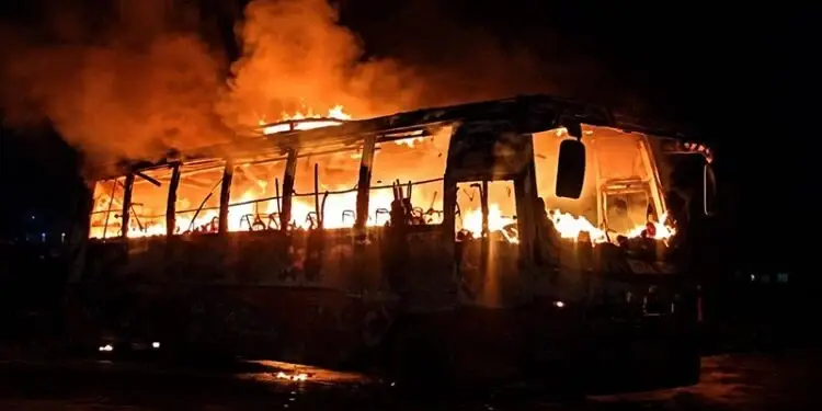 রাজবাড়ী, সিরাজগঞ্জ, ময়মনসিংহ ও ফরিদপুরে ৪ বাসে অগ্নিকাণ্ড