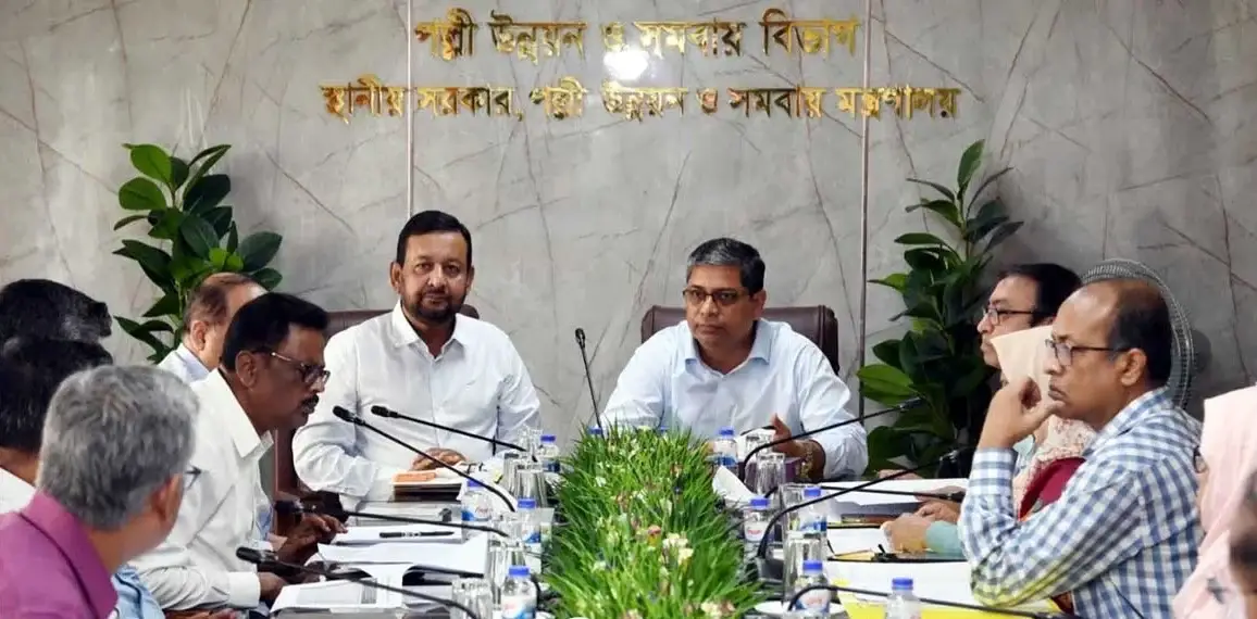 সরকারি অফিসে সৌরবিদ্যুৎ চালুর নির্দেশ প্রতিমন্ত্রীর