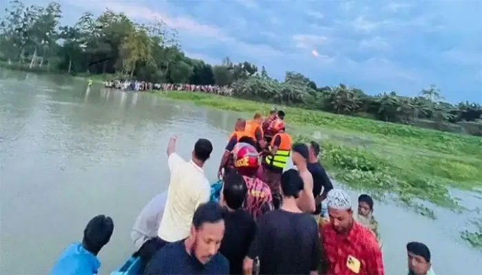 নরসিংদীর শিবপুরে শীতলক্ষ্যা নদীতে গোসলে নেমে কিশোরীসহ নিখোঁজ ৪