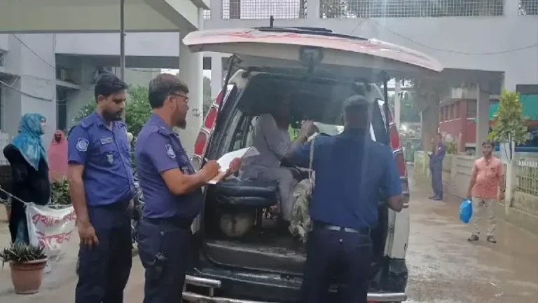 ধামরাইয়ে অটোরিকশা-পিকআপের মুখোমুখি সংঘর্ষে নিহত ৩