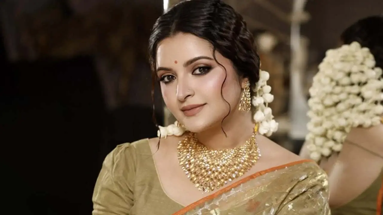 পায়ের ব্যথায় আদালতে অনুপস্থিত পরীমনি, শুনানি পিছিয়ে ১৭ নভেম্বর