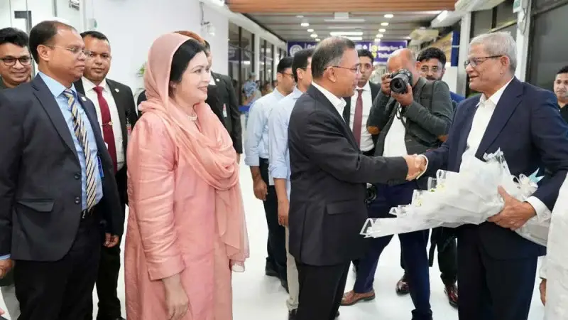 নিউইয়র্ক সফর শেষে দেশে ফিরলেন প্রধানমন্ত্রী তারেক রহমান