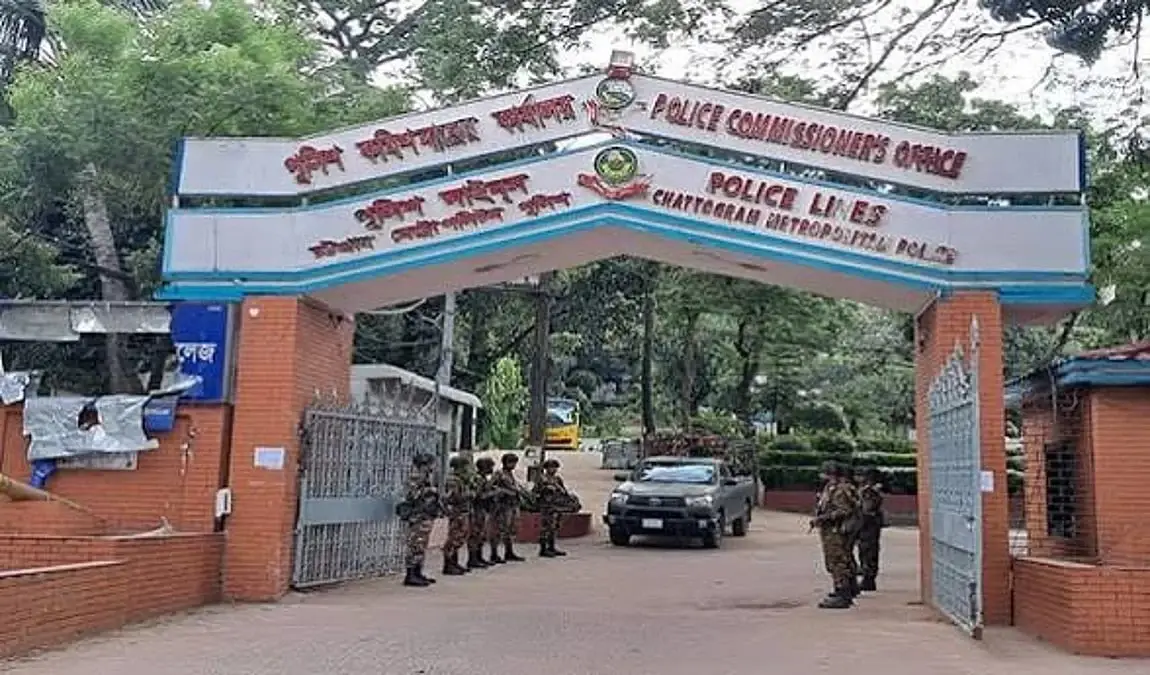 চট্টগ্রামে ব্যবসায়ীকে তুলে নিয়ে অর্থ আত্মসাতের অভিযোগ: পুলিশ কর্মকর্তা ও দুই এএসআই প্রত্যাহার