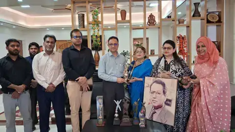 ফিল্ম আর্কাইভে সংরক্ষিত হলো মহানায়ক বুলবুল আহমেদের বর্ণাঢ্য জীবনের পুরস্কার