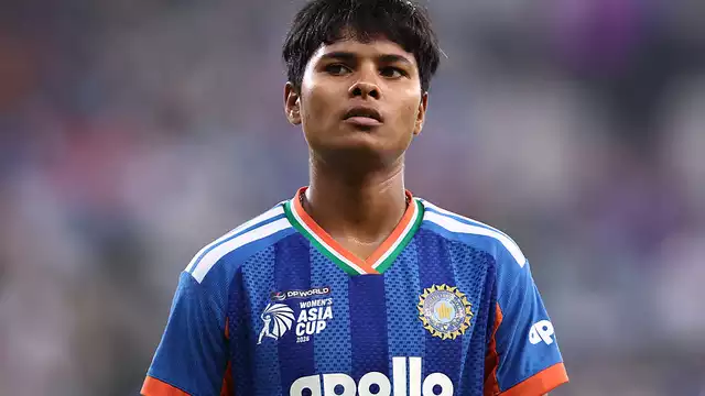 আইসিসি আচরণবিধি ভাঙায় শাস্তি পেলেন ভারতীয় পেসার ক্রান্তি গৌড়