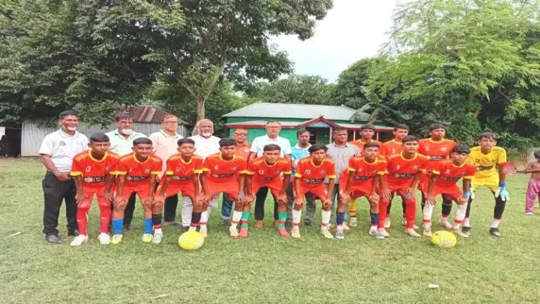 বৃষ্টিভেজা মাঠে মাসুমপুর ক্রীড়াচক্রের ৩-১ গোলে জয়