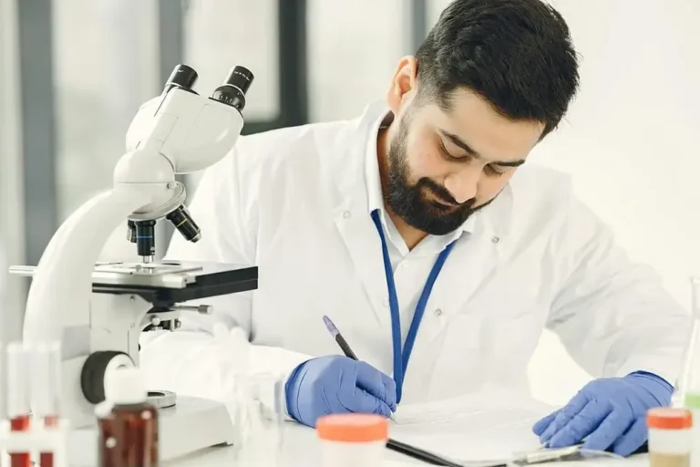 তিন ধাপে এক লাখ স্বাস্থ্যকর্মী নিয়োগের পরিকল্পনা: চলতি বছরেই বড় নিয়োগের প্রস্তুতি