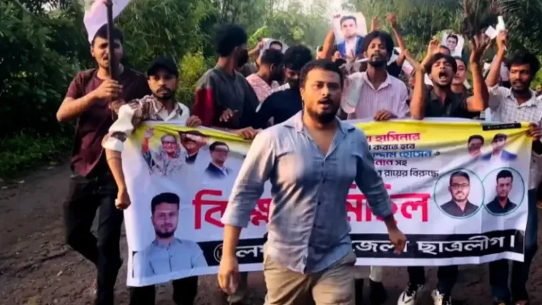 লক্ষ্মীপুরে নিষিদ্ধ ছাত্রলীগের ব্যানারে ঝটিকা মিছিল