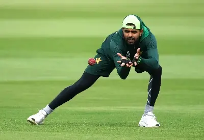 ইংল্যান্ডের বিপক্ষে শেষ টেস্টের আগে দলে ব্যাপক রদবদল নিয়ে কিছুই জানতেন না বাবর আজম