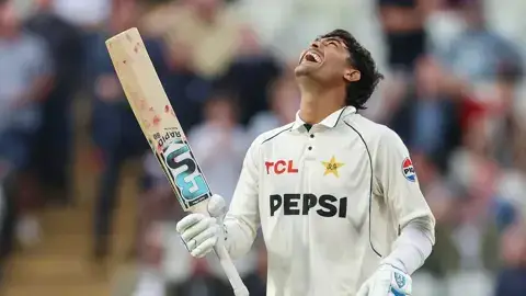 এজবাস্টনে রাজাউল্লাহর ভয়ডরহীন ব্যাটিং: উপভোগের মন্ত্রেই বাজিমাত