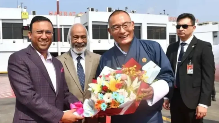 ঢাকায় যাত্রাবিরতি করলেন ভুটানের প্রধানমন্ত্রী শেরিং তোবগে