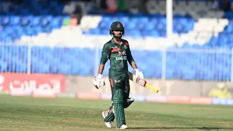 ব্যাটিং বিপর্যয়ে ত্রিদেশীয় সিরিজের ফাইনাল থেকে ছিটকে গেল বাংলাদেশ