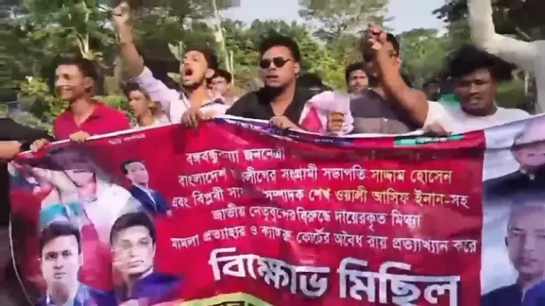 ভোলায় ছাত্রলীগের ঝটিকা মিছিল, অংশ নেওয়াদের শনাক্তে মাঠে পুলিশ
