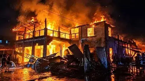 ময়মনসিংহে অগ্নিকাণ্ডে ভস্মীভূত ঐতিহ্যবাহী সিনেমা হলসহ ২০ দোকান