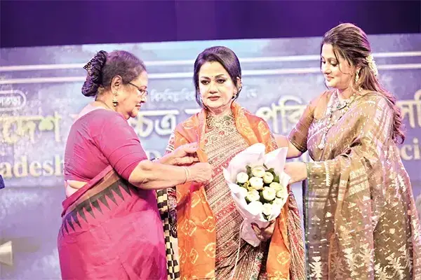 আজীবন সম্মাননায় ভূষিত হলেন গুণী অভিনেত্রী নূতন