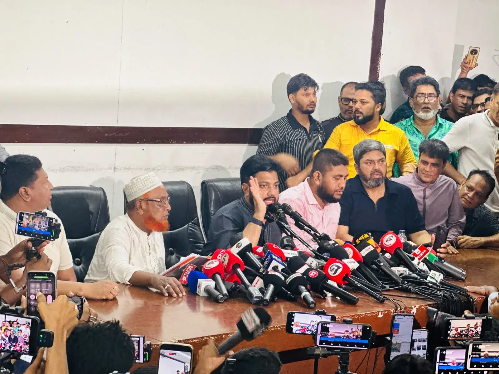 প্রতিমন্ত্রীর পদ ছাড়লেন ইশরাক হোসেন