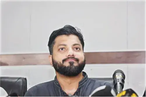 অস্ত্র হাতে মাদকবিরোধী অভিযানে বিতর্ক: প্রতিমন্ত্রীর পদ ছাড়লেন ইশরাক