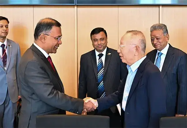 বাংলাদেশে বিনিয়োগ বাড়াতে ইউনিক্লোর সিইওকে প্রধানমন্ত্রীর আহ্বান