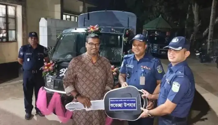 ঈশ্বরগঞ্জ থানায় নতুন টহল গাড়ি দিলেন এমপি মাজেদ বাবু