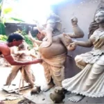 সিরাজগঞ্জে দুর্গোৎসবের প্রস্তুতি: প্রতিমা তৈরিতে ব্যস্ত মৃৎশিল্পীরা