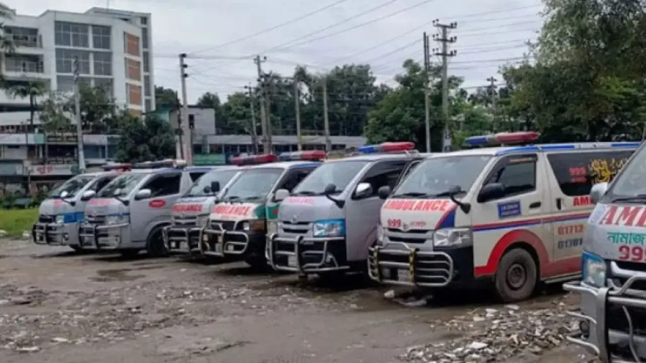 ঢামেকে অ্যাম্বুলেন্স ধর্মঘট ৭ দিনের জন্য স্থগিত