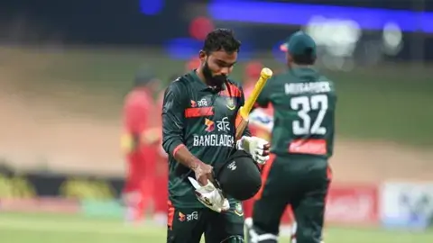ধীরগতির বোলিংয়ে জরিমানার মুখে বাংলাদেশ দল