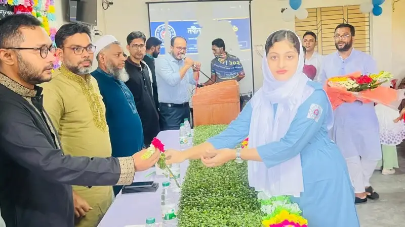 লালমোহনে হা-মীম রেসিডেন্সিয়াল কলেজের নবীন শিক্ষার্থীদের বরণ