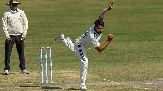 ইরানি ট্রফি জয়: মুকেশ ও আকাশ দীপের দাপটে বিধ্বস্ত