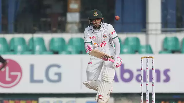 আঙুলের চোটে ওয়েস্ট ইন্ডিজের বিপক্ষে প্রথম টেস্টে নেই মুশফিকুর