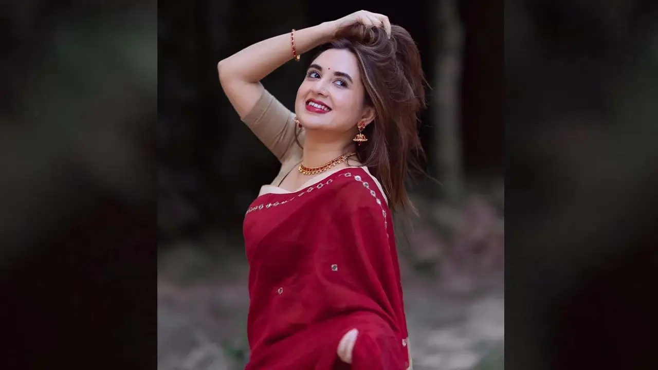 ব্রেইন টিউমার জয় করে অভিনয়ে তানিয়া বৃষ্টি