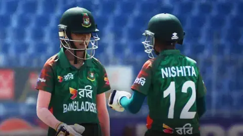 লড়াই করেও আক্ষেপ: ৪ রানে জয়ী চ্যাম্পিয়ন শ্রীলঙ্কা