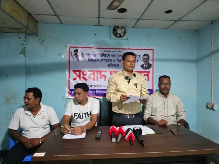 ঈশ্বরদীতে সার ডিলারশিপ নিয়ে মিথ্যাচারের প্রতিবাদে সংবাদ সম্মেলন